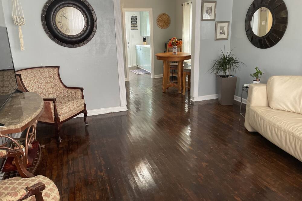 Photo of Livingroom in Northwest Los Angeles Heights