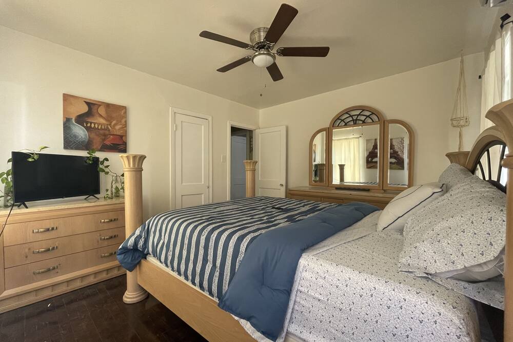 Photo of Bedroom in Northwest Los Angeles Heights