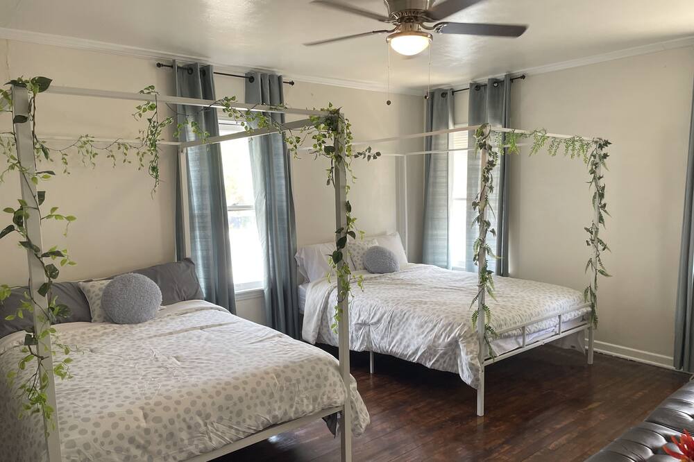 Photo of Bedroom in Northwest Los Angeles Heights