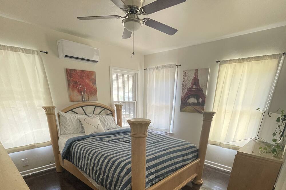 Photo of Bedroom in Northwest Los Angeles Heights