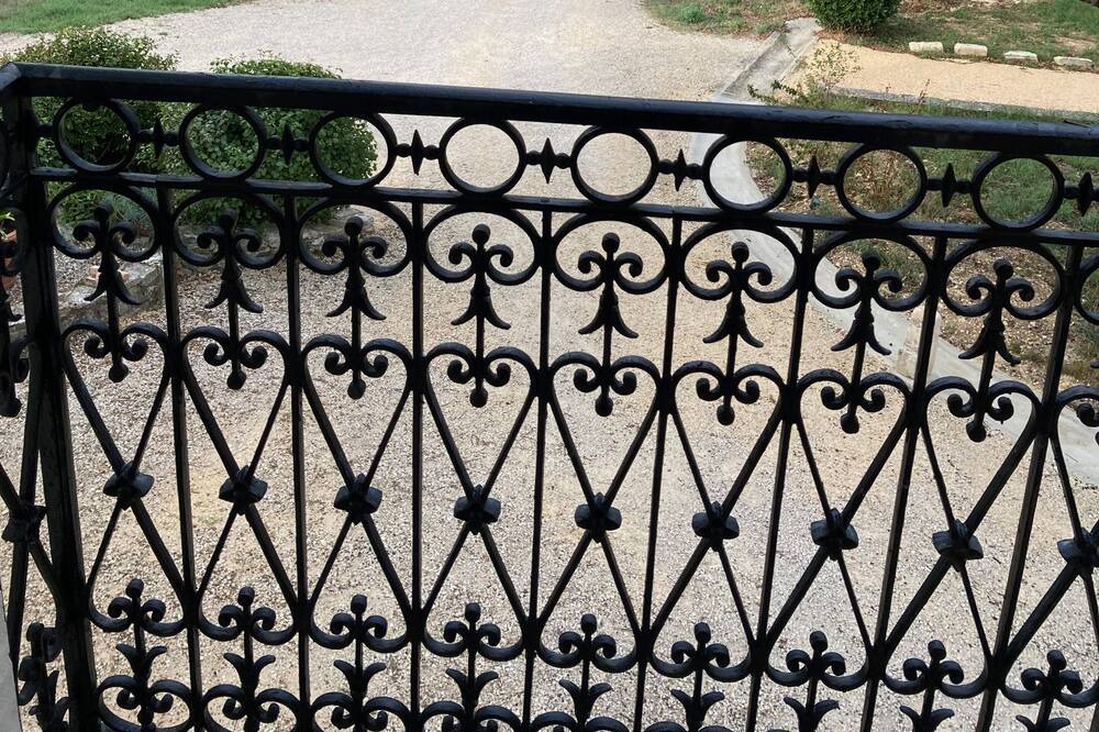 Photo of Patio Balcony in Saint-Andre-de-Roquepertuis