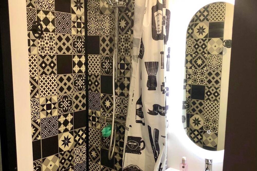 Photo of Bathroom in Saint-Georges-de-Pointindoux