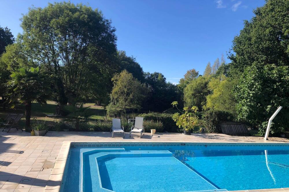 Photo of Outdoor in Saint-Georges-de-Pointindoux