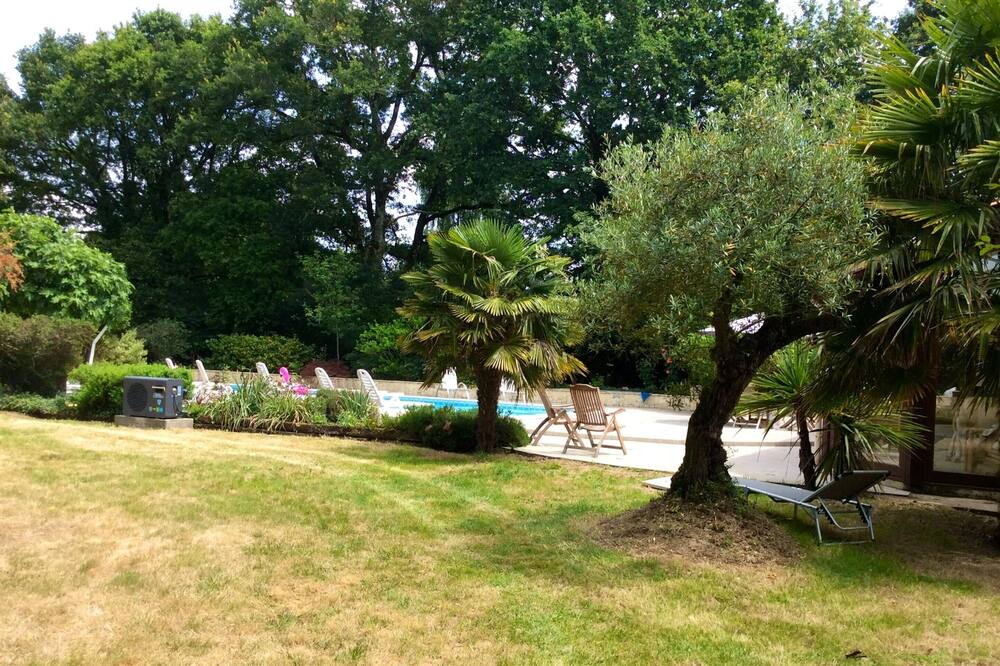 Photo of Outdoor in Saint-Georges-de-Pointindoux