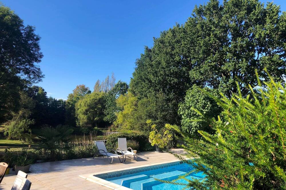Photo of Outdoor in Saint-Georges-de-Pointindoux