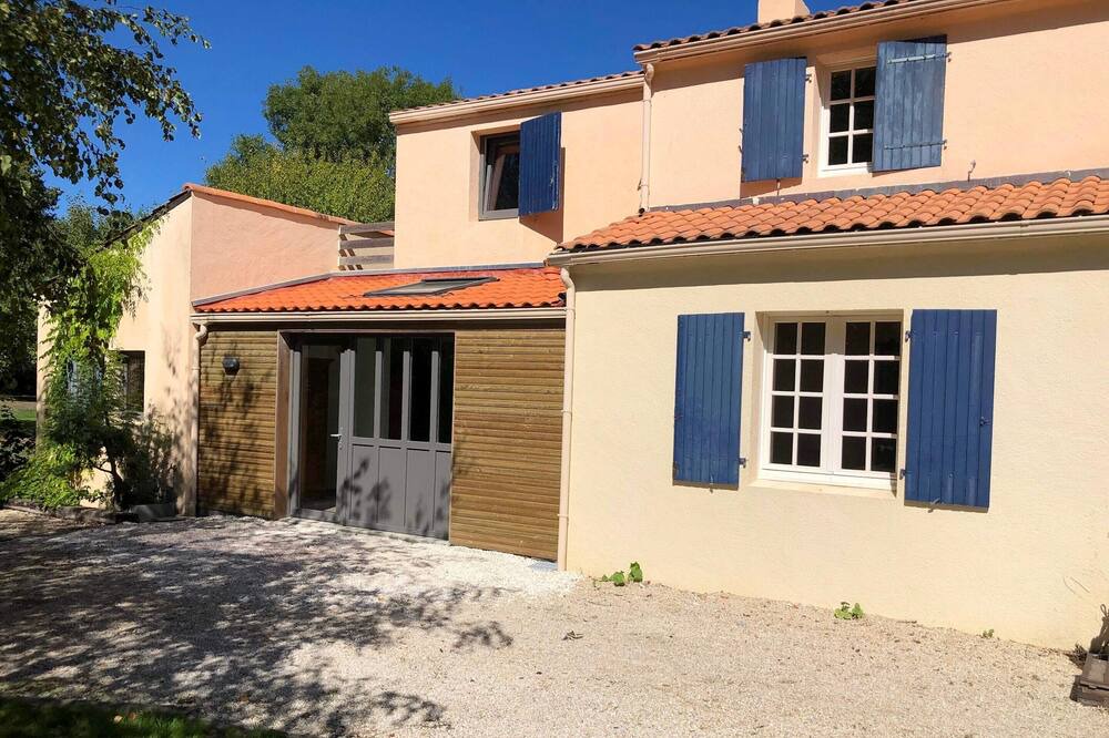 Photo of Outdoor in Saint-Georges-de-Pointindoux