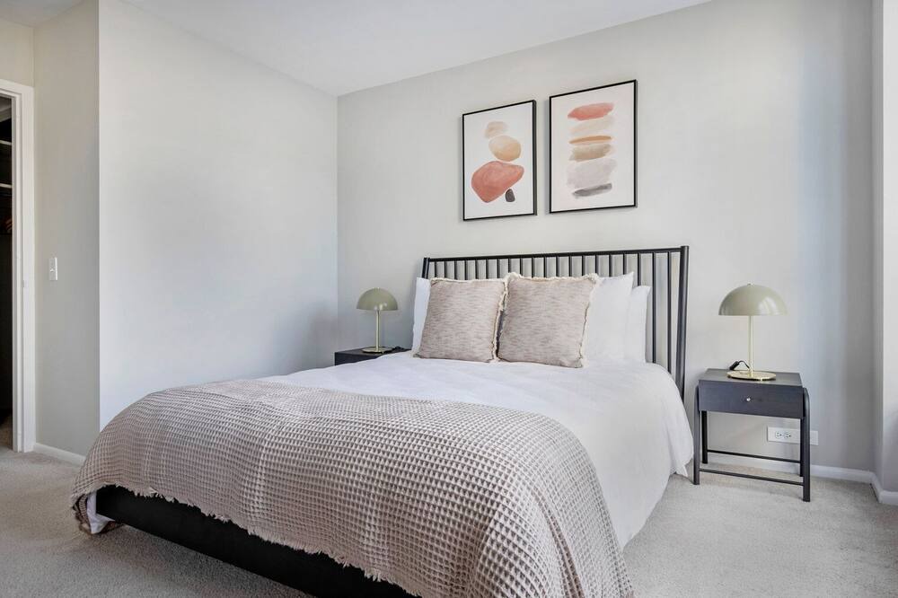 Photo of Bedroom in Lake View East