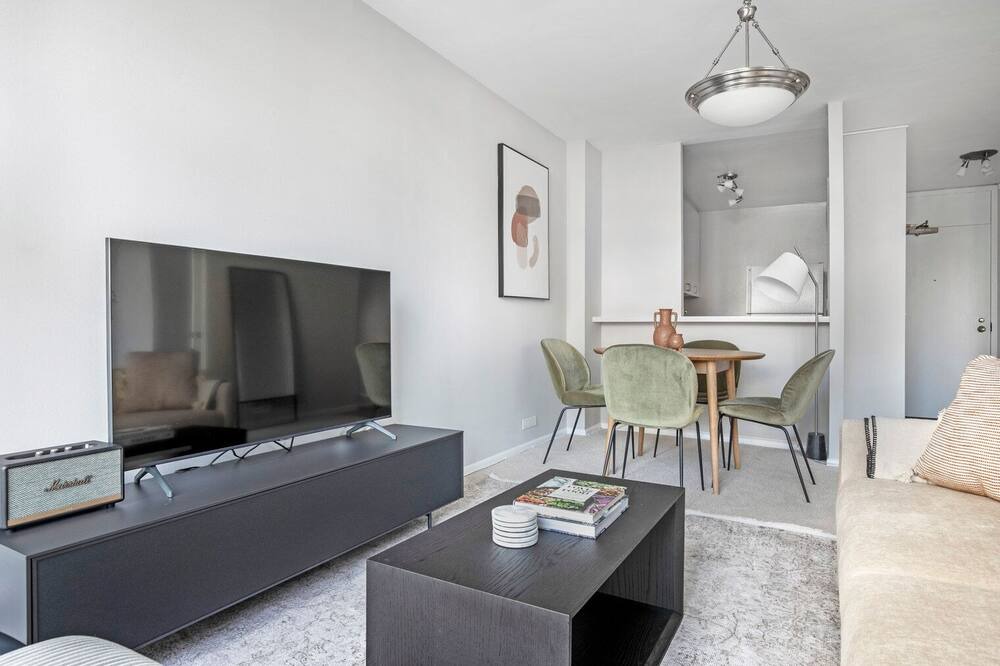 Photo of Livingroom in Lake View East