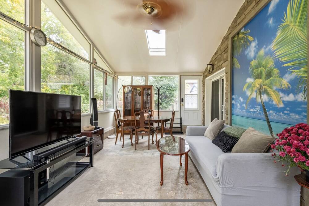 Photo of Livingroom in Pickering