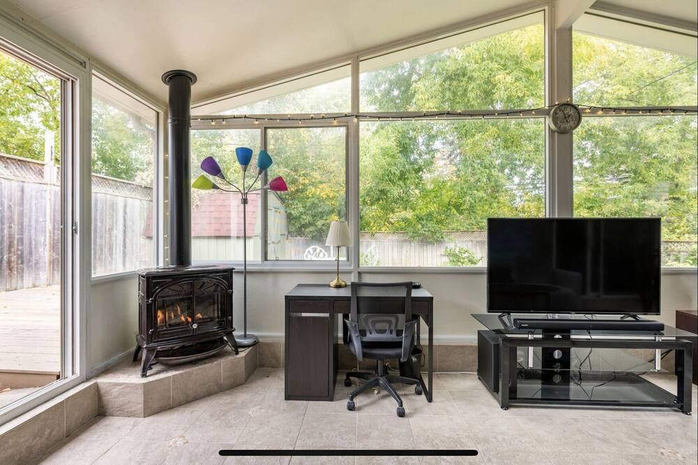 Photo of Livingroom in Pickering