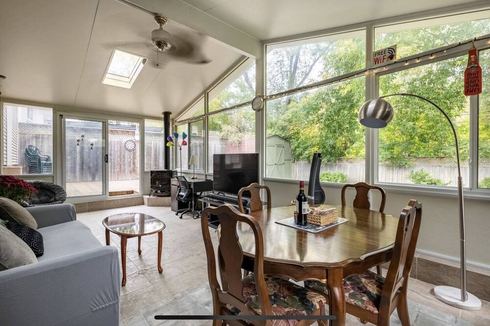 Photo of Livingroom in Pickering
