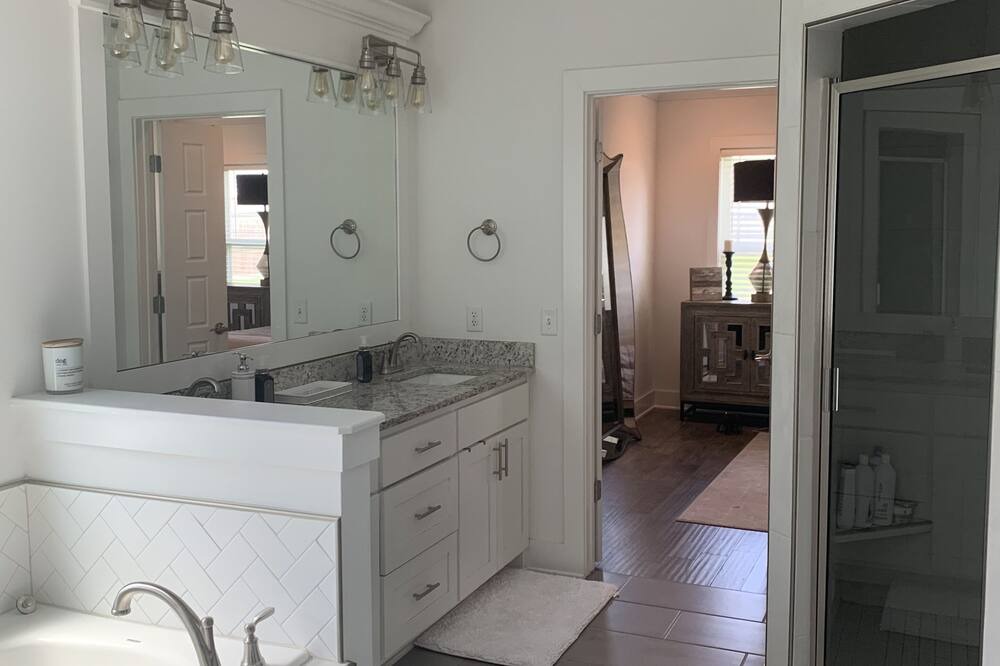 Photo of Bedroom in Cave Springs