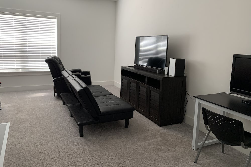 Photo of Bedroom in Cave Springs