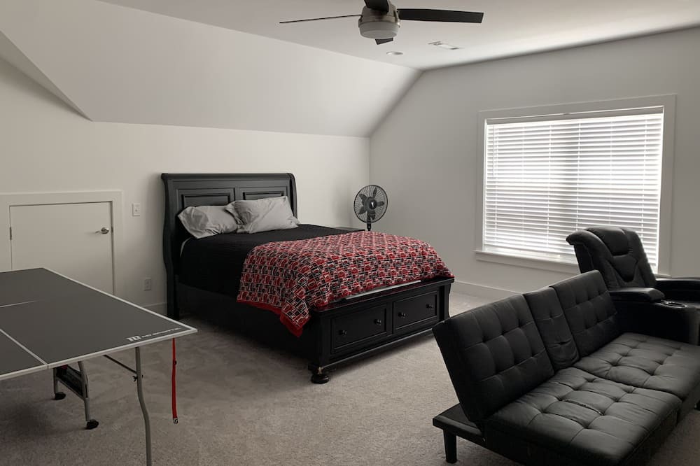 Photo of Bedroom in Cave Springs