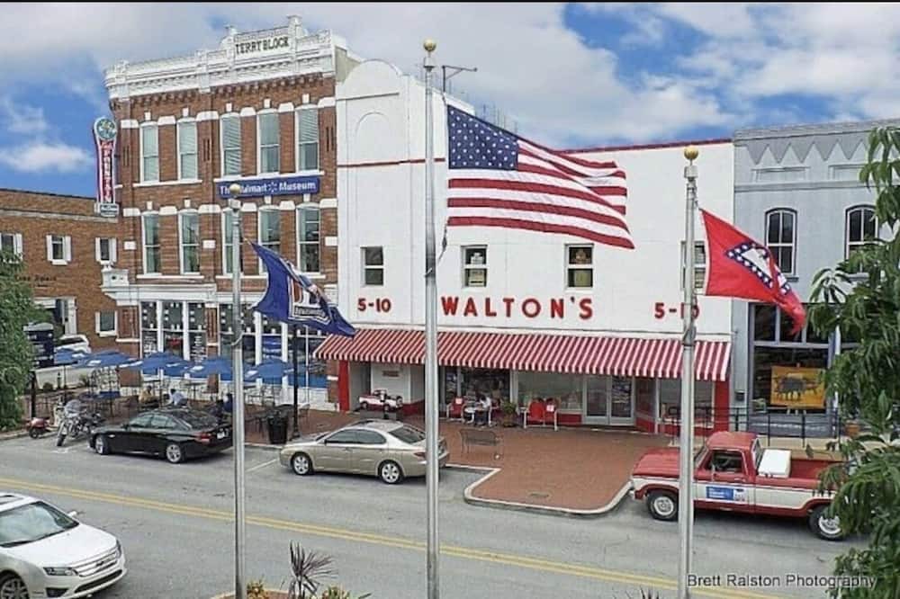 Photo of Outdoor in Cave Springs