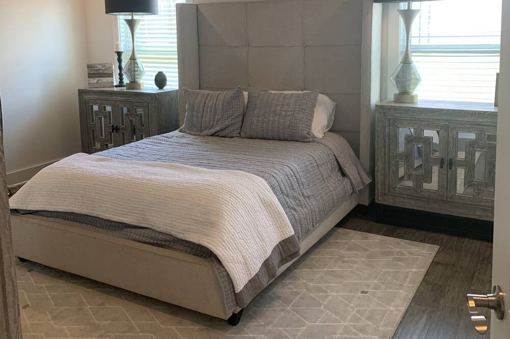 Photo of Bedroom in Cave Springs