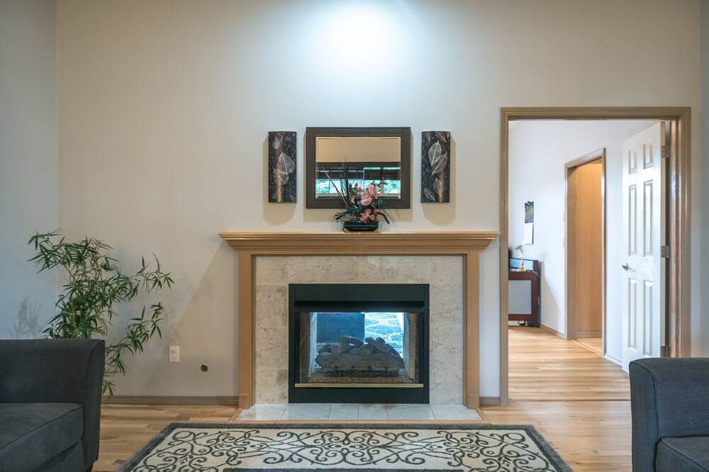 Photo of Livingroom in Evergreen