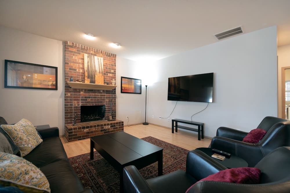 Photo of Livingroom in Evergreen