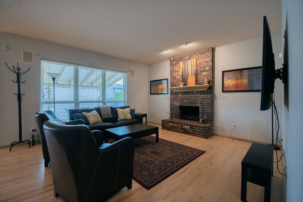 Photo of Livingroom in Evergreen