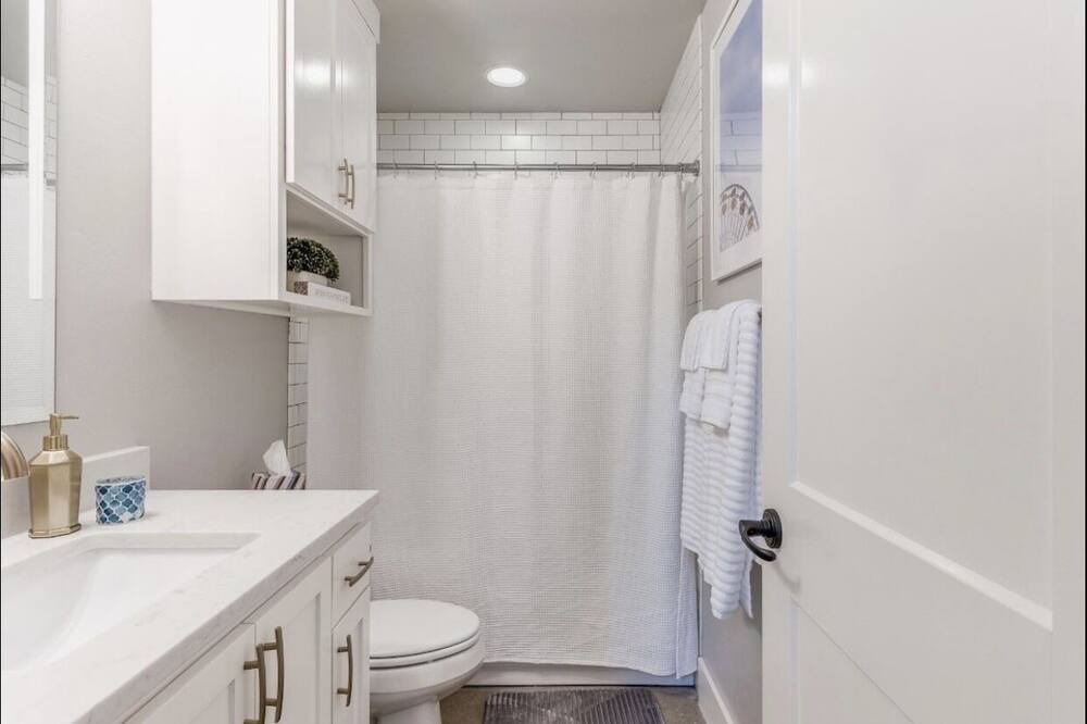 Photo of Bathroom in Central Oklahoma City