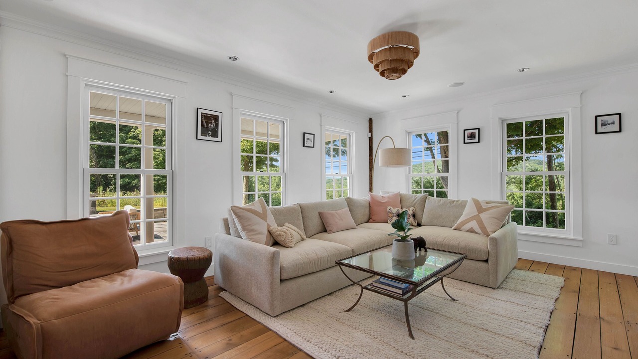 Photo of Livingroom in Marble Dale