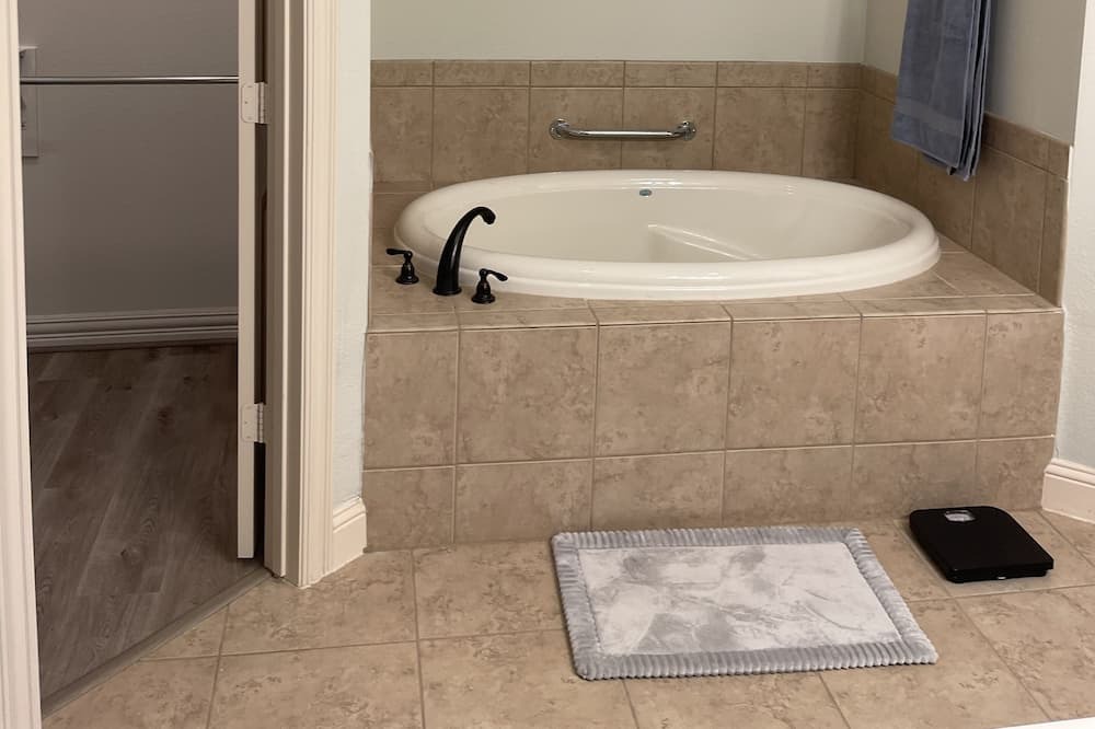 Photo of Bathroom in Royse City