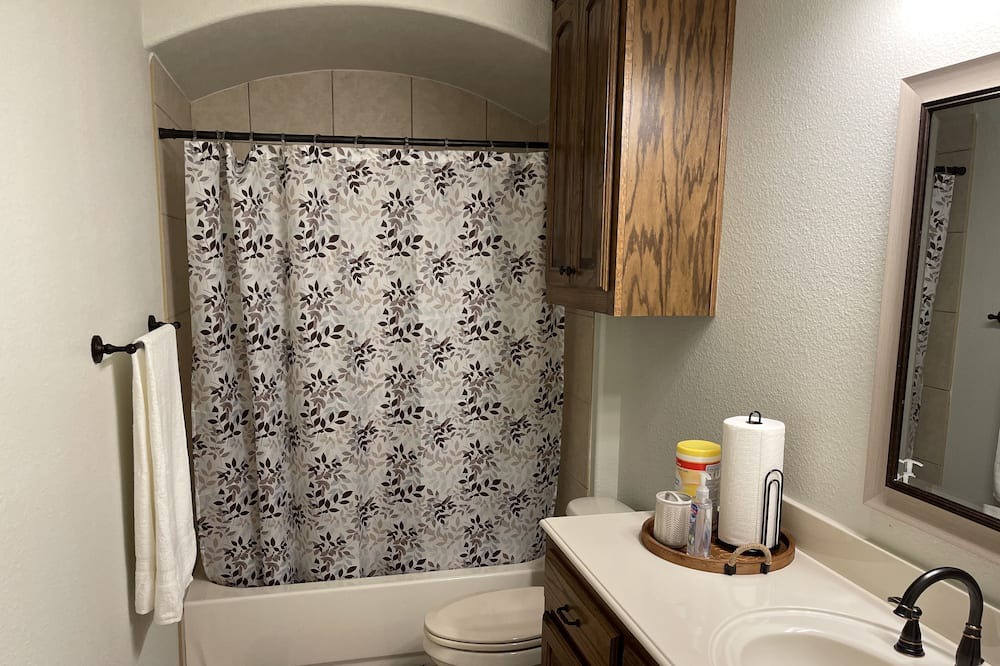 Photo of Bathroom in Royse City