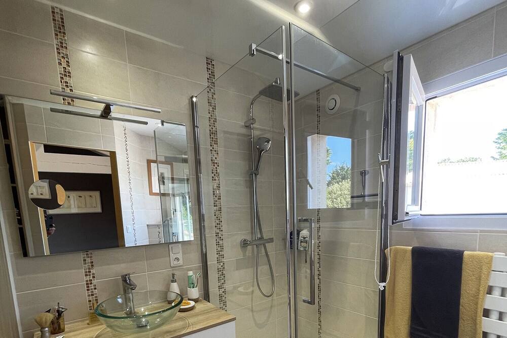 Photo of Bathroom in Prefailles