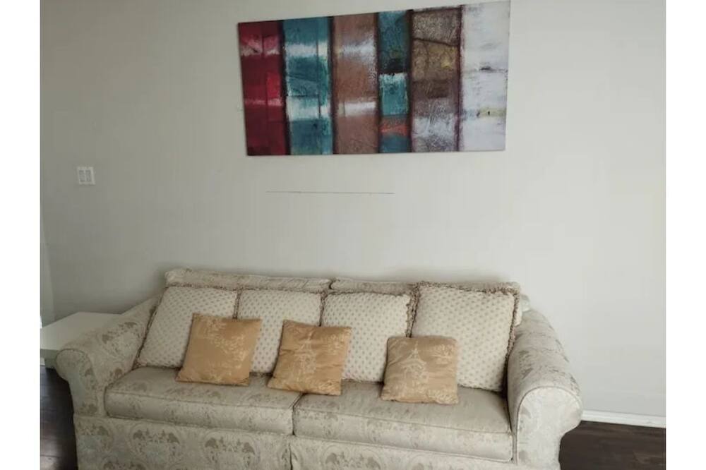 Photo of Livingroom in Crescent Heights