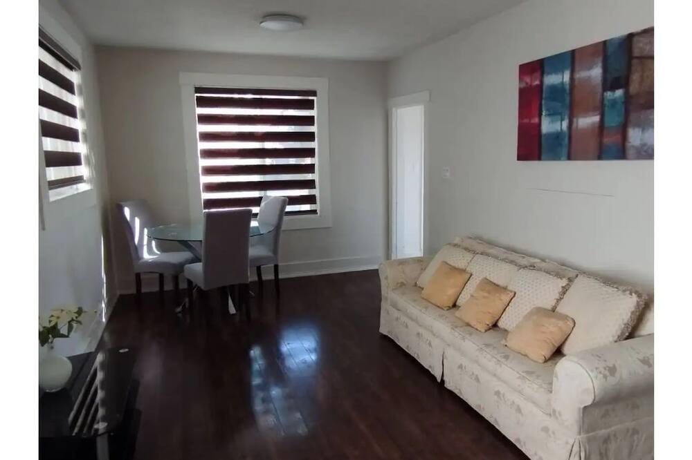 Photo of Livingroom in Crescent Heights