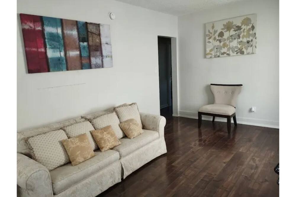 Photo of Livingroom in Crescent Heights