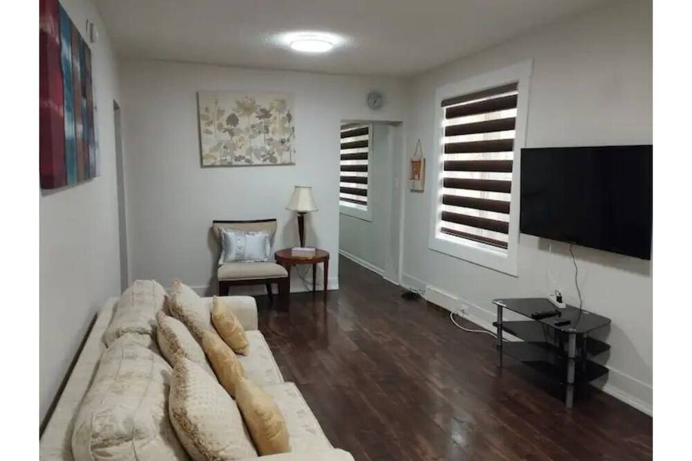 Photo of Livingroom in Crescent Heights