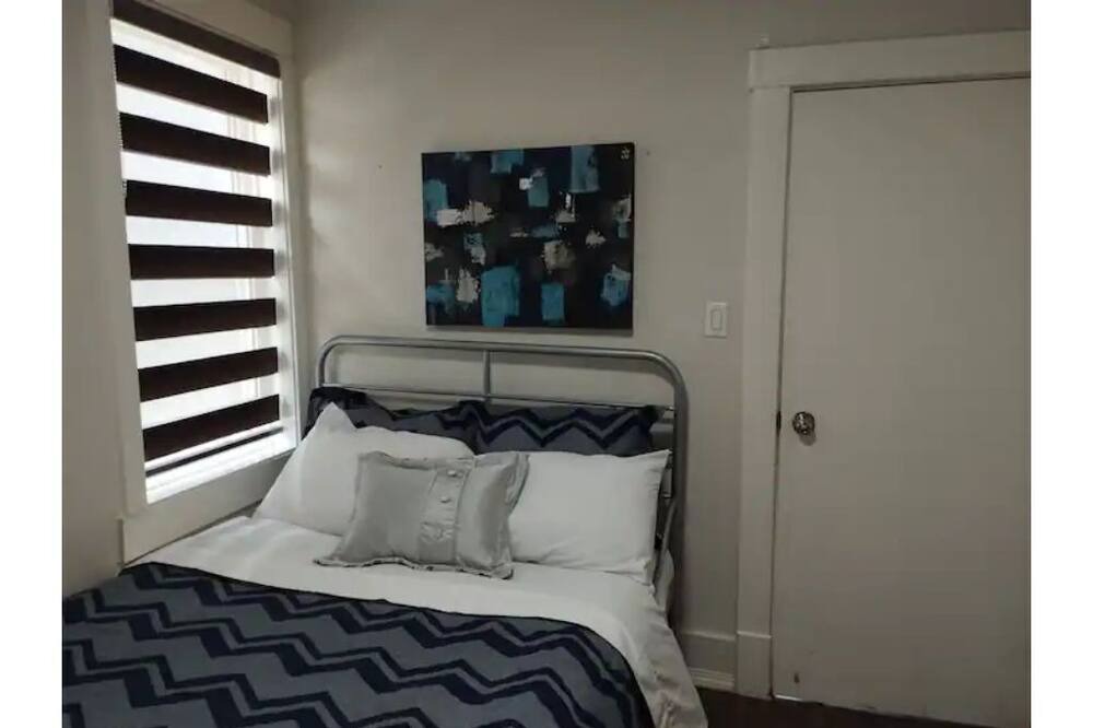 Photo of Bedroom in Crescent Heights