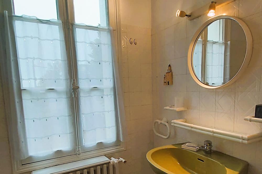 Photo of Bathroom in Saint-Cyr-sur-Loire