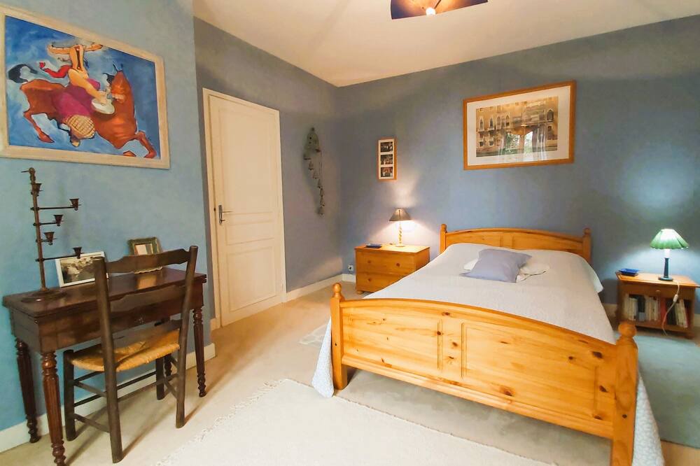 Photo of Bedroom in Saint-Cyr-sur-Loire