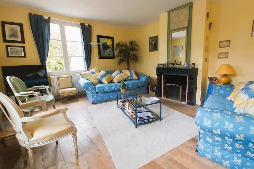 Photo of Livingroom in Saint-Cyr-sur-Loire