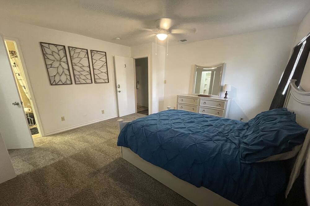 Photo of Bedroom in Arena District