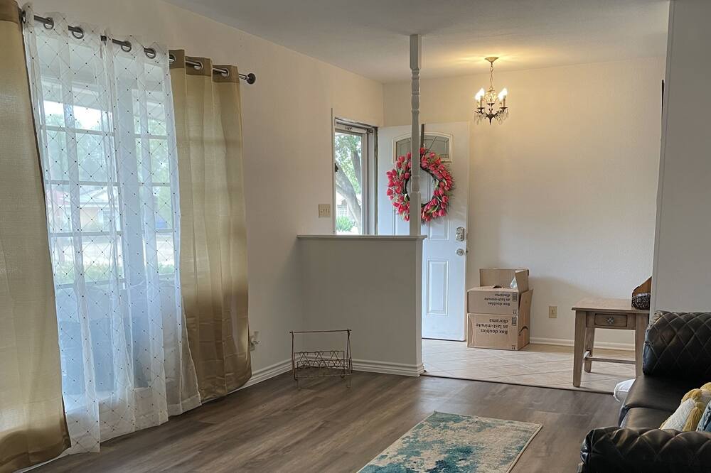 Photo of Livingroom in Arena District