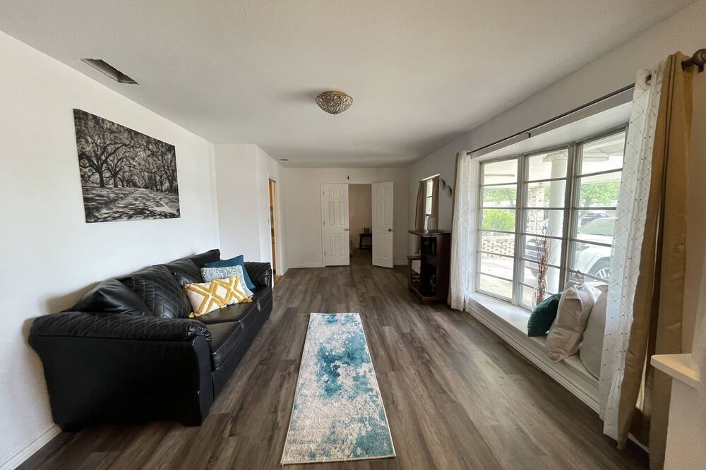 Photo of Livingroom in Arena District