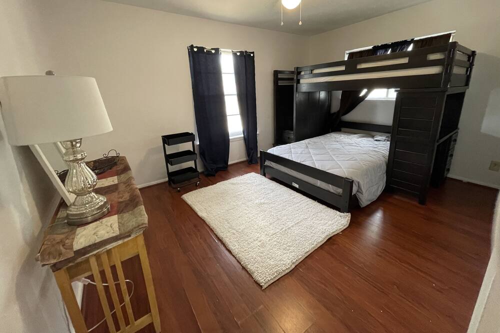 Photo of Bedroom in Arena District