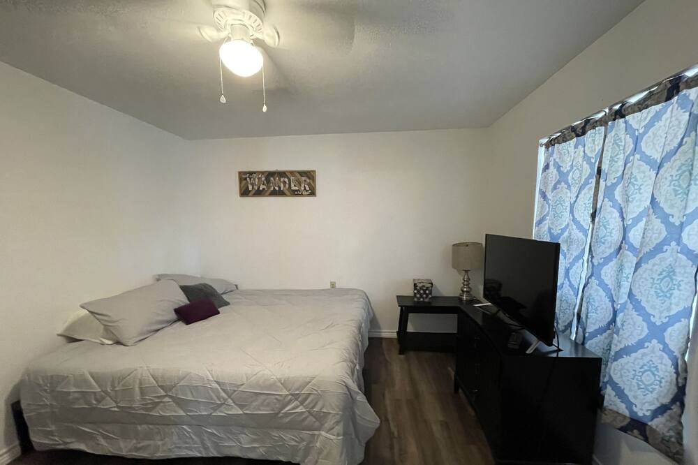 Photo of Bedroom in Arena District