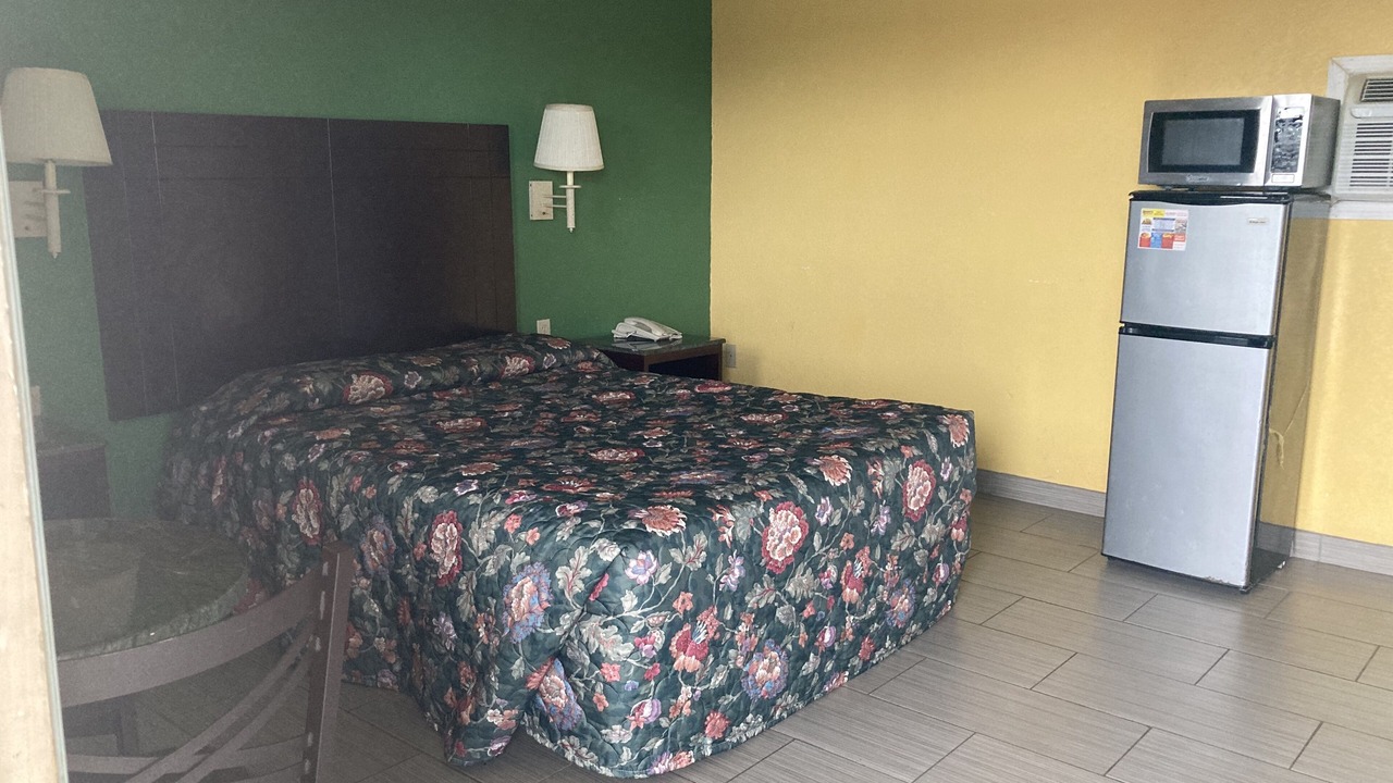 Photo of Bedroom in Alice
