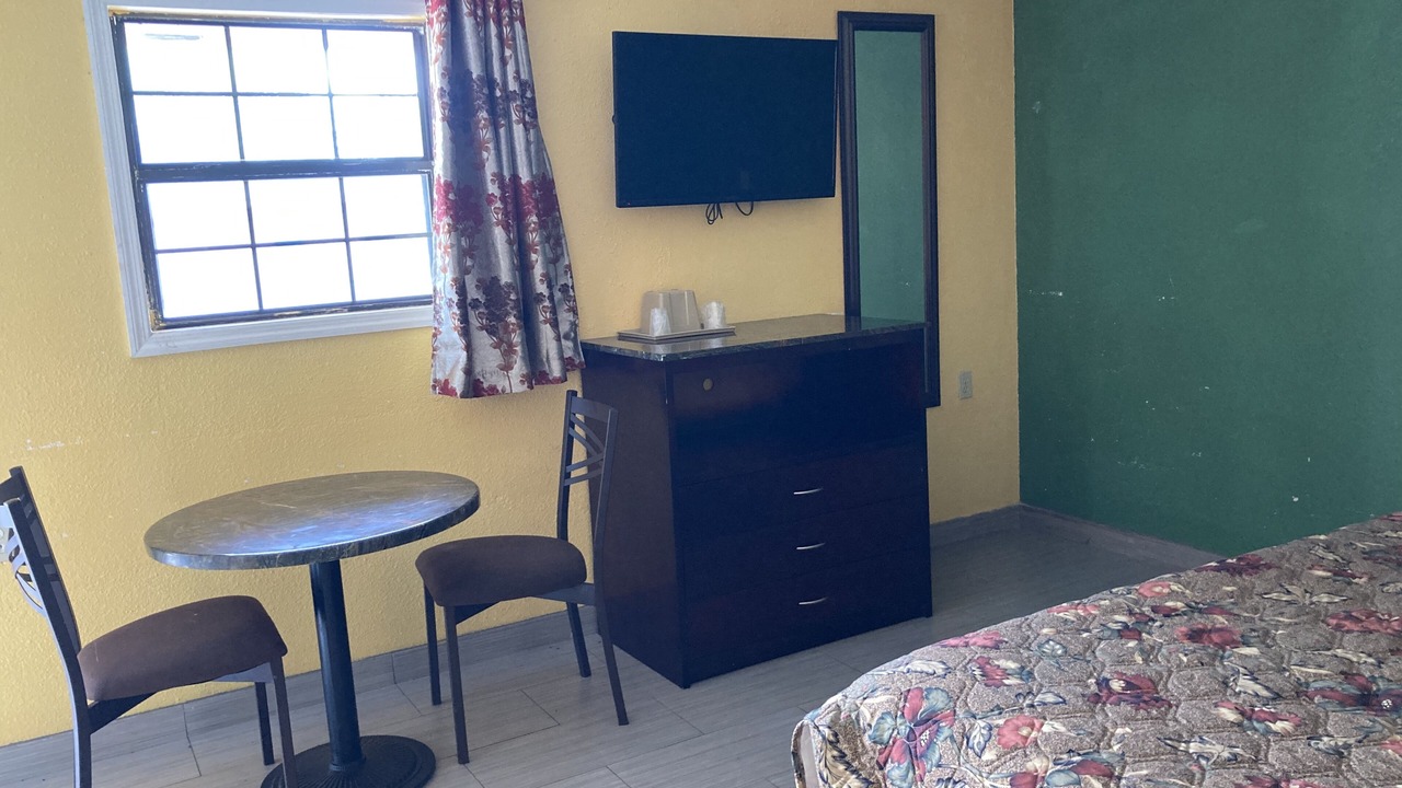 Photo of Bedroom in Alice