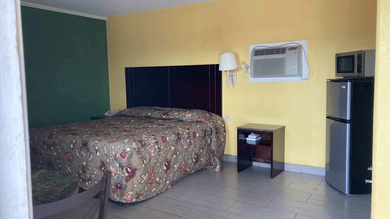 Photo of Bedroom in Alice