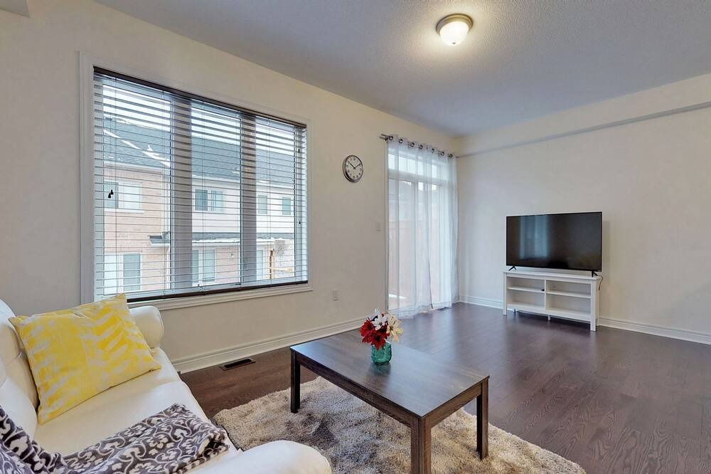 Photo of Livingroom in Aurora