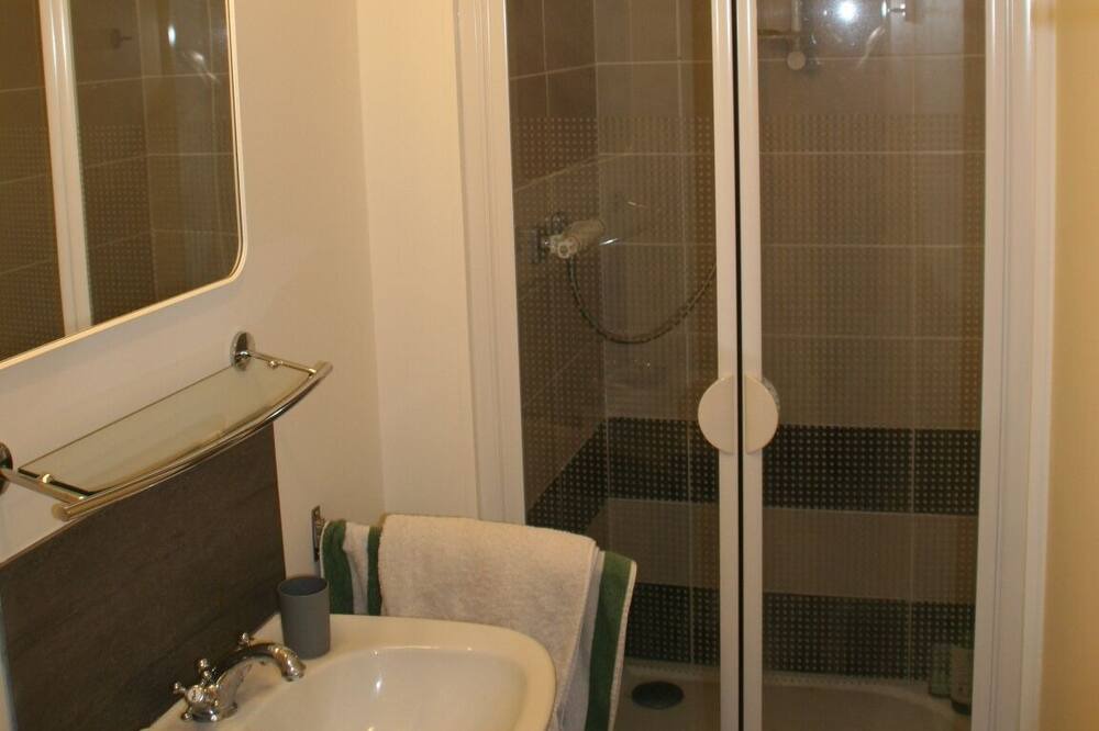 Photo of Bathroom in Marcq-en-Baroeul
