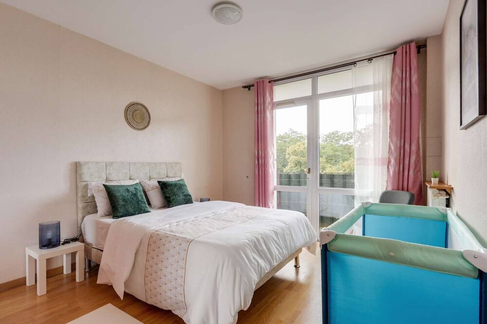 Photo of Bedroom in Ris Orangis