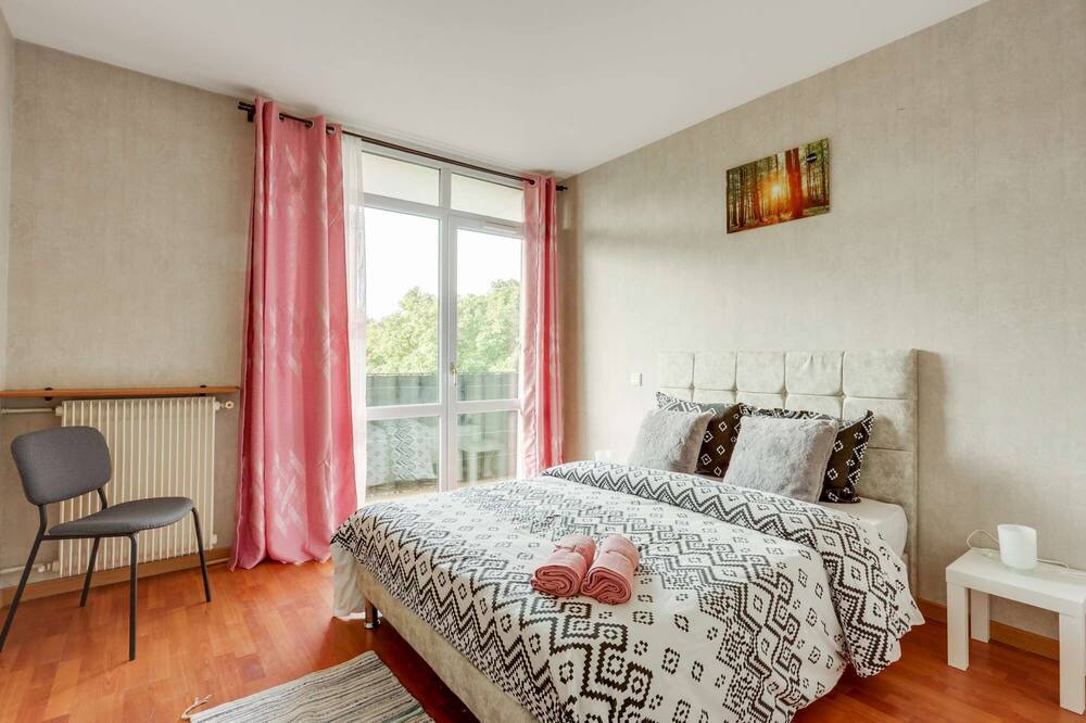 Photo of Bedroom in Ris Orangis