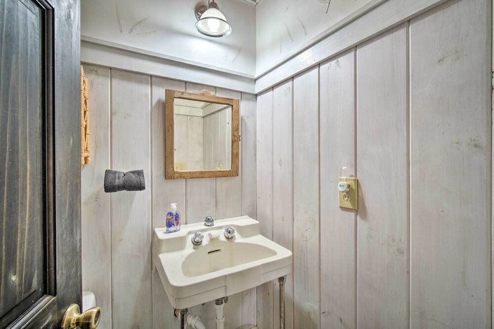 Photo of Bathroom in Chatsworth