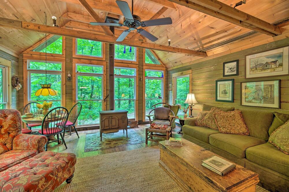 Photo of Livingroom in Chatsworth